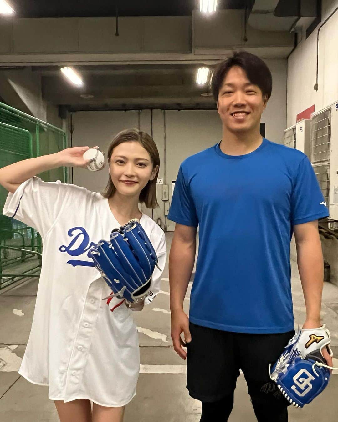 櫻井音乃さんのインスタグラム写真 - (櫻井音乃Instagram)「ドラゴンズの皆様。勝利おめでとうございます。そして、勝利の女神にしてくださりありがとうございます。いい経験になりました。 ・ 緊張して頭が真っ白でしたが、無事ノーバンの目標達成しました！ 柳選手がボールの持ち方から教えてくださり、キャッチボールも一緒にしていただきました。 柳選手のおかげと言ってもいいほどです！ありがとうございました。 ・ ドラゴンズの皆様お疲れ様です☺️ #始球式 #中日ドラゴンズ」5月28日 21時14分 - o_to.08