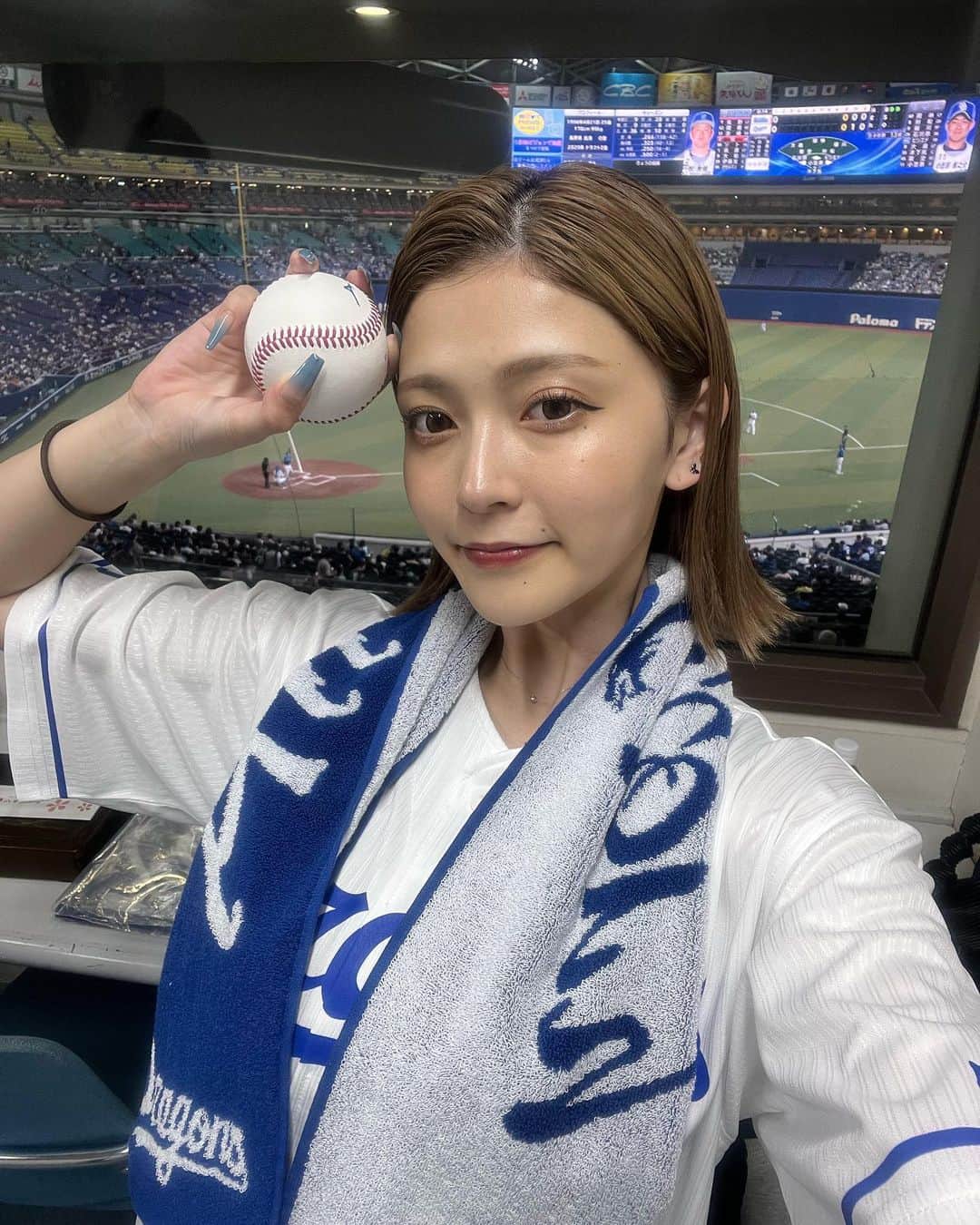 櫻井音乃さんのインスタグラム写真 - (櫻井音乃Instagram)「ドラゴンズの皆様。勝利おめでとうございます。そして、勝利の女神にしてくださりありがとうございます。いい経験になりました。 ・ 緊張して頭が真っ白でしたが、無事ノーバンの目標達成しました！ 柳選手がボールの持ち方から教えてくださり、キャッチボールも一緒にしていただきました。 柳選手のおかげと言ってもいいほどです！ありがとうございました。 ・ ドラゴンズの皆様お疲れ様です☺️ #始球式 #中日ドラゴンズ」5月28日 21時14分 - o_to.08