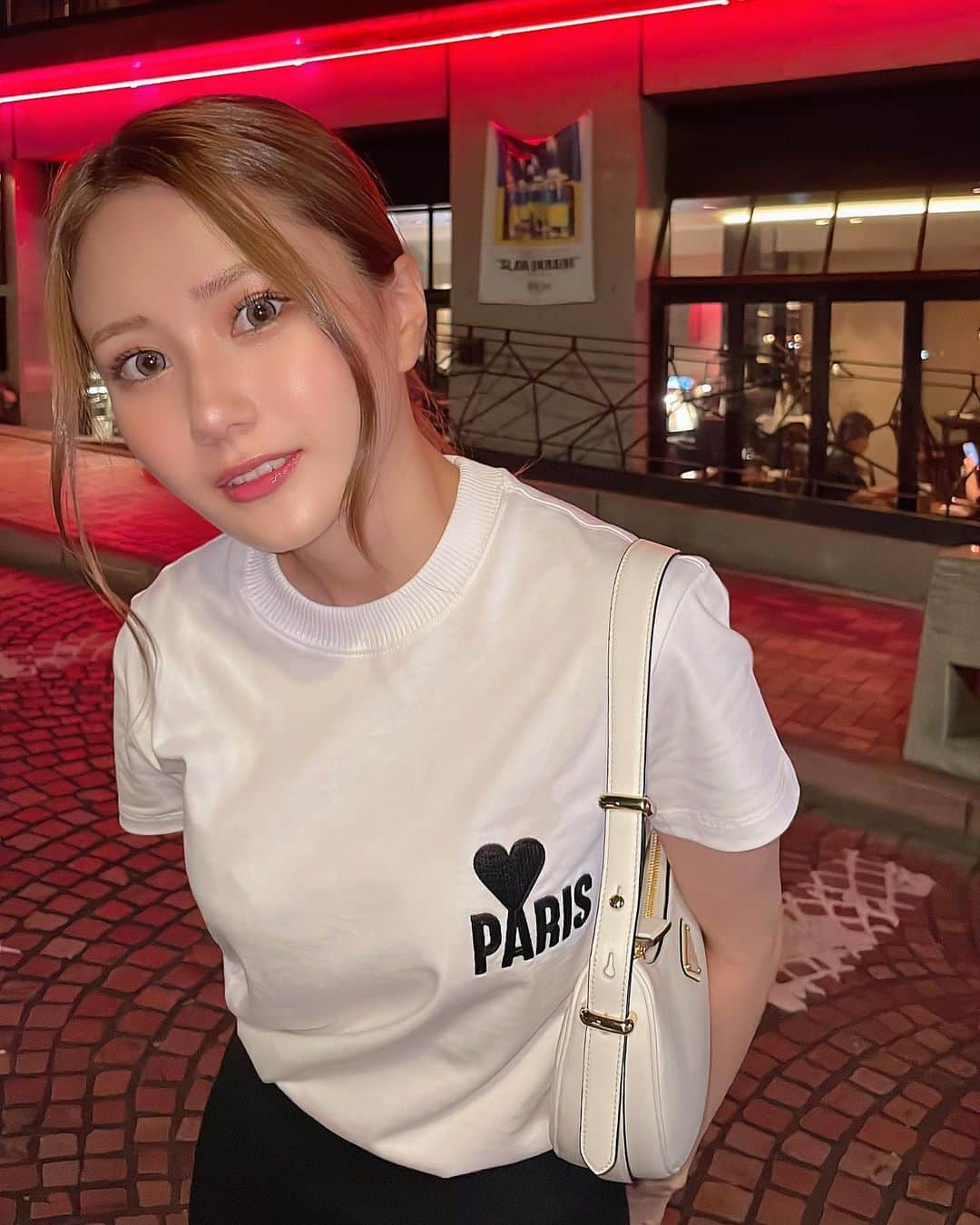 鈴木のりかさんのインスタグラム写真 - (鈴木のりかInstagram)「ここ映えた❤️‍🔥❤️‍🔥❤️‍🔥 ． アミパリの夏服買った😳 ． ． ． ポニーテール好きみたい ． #麻布十番 #麻布十番グルメ #麻布十番カフェ #麻布十番ディナー #amiparis #アミパリ #prada #プラダ #エモダ #emoda #夏服コーデ #通販 #ファッション通販 #韓国ファッション通販」5月28日 21時14分 - norika_0727