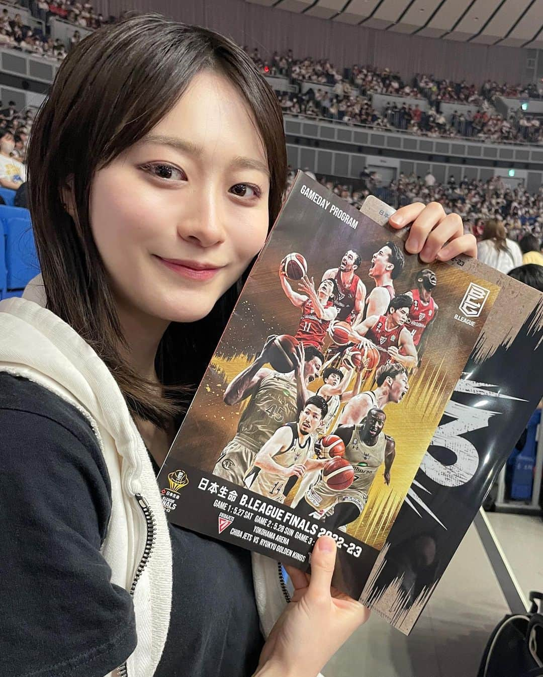 彩雪さんのインスタグラム写真 - (彩雪Instagram)「今日はB.LEAGUE FINALS 2022-23 現地観戦してきました🏀  あー、もう本当に最初から最後まで素晴らしかった😭🔥 熱戦を、感動を、ありがとうございました！！！！ バスケ最高！！！！  #琉球ゴールデンキングス #千葉ジェッツ #日本生命Bリーグファイナル  今日の私服⛹️‍♀️  hoodie#balmain  pants#frapbois  shoes#undefeated#jumpman」5月28日 21時15分 - 1116_for