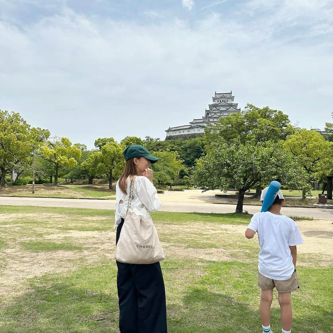 外村久美子さんのインスタグラム写真 - (外村久美子Instagram)「・ お城を見ながら遊んだり食べたり最高🏯 ・ ・ ・ #姫路城 #yori_japan」5月28日 21時15分 - kummy153