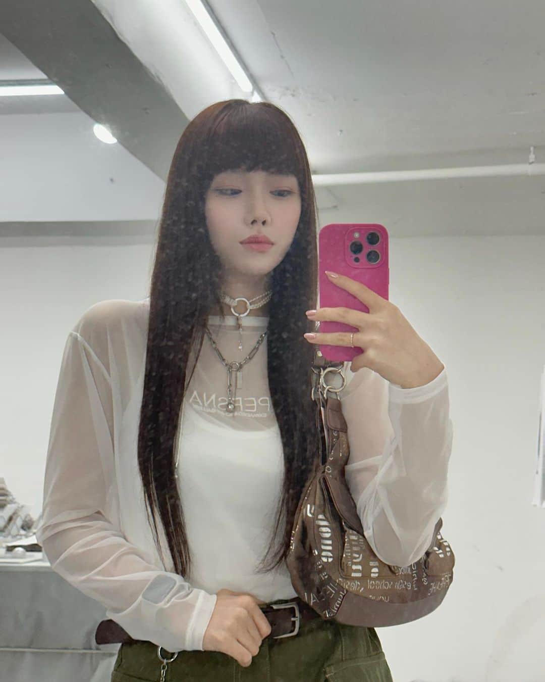 ジユルのインスタグラム：「#광고 빈티지 쇼핑하러 해외 갈만큼 빈티지 러버인 나한테  @persna_gallery X @toyosat.kr = 👏👏👏  또 구매신이 들려 일하러가서 돈쓰긴 했지만 어디서도 살 수 없는 횡재였다👏 #persna #toyosat #findoubt」