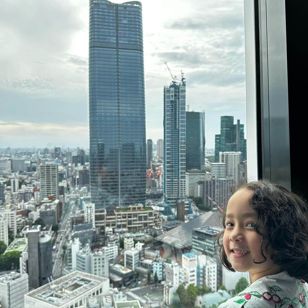 伊津野亮さんのインスタグラム写真 - (伊津野亮Instagram)「娘と東京タワー時々オヤジ！？ 同世代の東京タワー🗼 2回目の塔登！ 意外に行ってなかった東京タワー🗼 外国人6割 コスプレーヤー3割 娘とオヤジ0.1割 その他0.9割 可愛い子に写真🤳イイですか？ とナンパしてみた東京タワー🗼 頑張れよ！俺もガムバル！」5月28日 21時26分 - ryoizuno