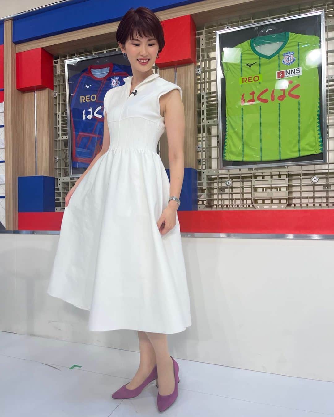 小松千絵のインスタグラム：「今日の #山梨スピリッツ ⚽️ お気に入りの白のワンピースです👗  昨日の大宮戦の5ゴールを振り返りました！ 何度見ても良いですね✨✨  ピアス #HIJI工房 ヘアセット #CHARME #山梨県 #山梨 #yamanashi  #アナウンサー #ラジオパーソナリティ #ラジオパーソナリティー #ラジオ #radio #radiko #山梨放送 #ybsラジオ #小松千絵」