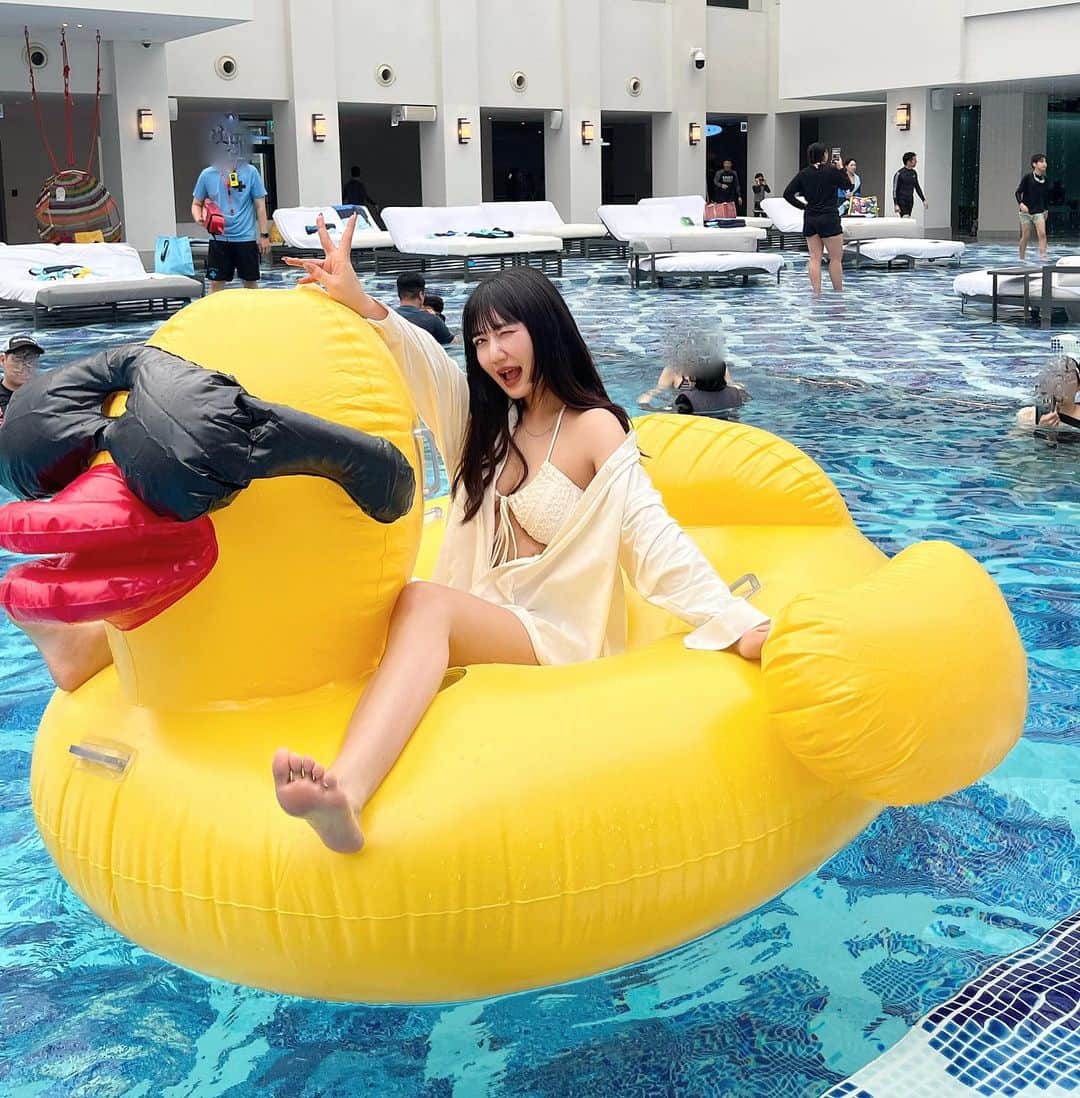 河崎みーなのインスタグラム：「夏が来るね〜海よりプール派です💦  韓国の夏🇰🇷を代表する　「WATERBOMB」が遂に日本初上陸！って事で行く気満々ですww楽しみ🫧  7月に大阪、名古屋、東京の3会場で開催するって〜ちなみにチケットはQoo10で販売してるよん🎟 . .」
