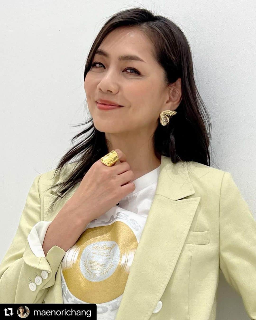 のインスタグラム：「マエノリさん♡  @maenorichang   ヒルナンデス  #Repost @maenorichang with @use.repost ・・・ 番組出演のお知らせ❣️ ５月29日、月曜日 #ヒルナンデス #ダーツdeショッピング 🎯 見てね❣️  この日のファッションは @diagramofficial の ジャケットとショーパンの セットアップ🍀 蝶の🦋ピアスとリングは @gondoa_official  HMは @hairmakeupbylisayamaguchi 💄」