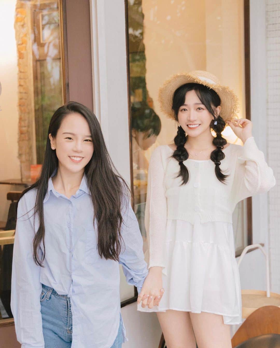 陳語謙のインスタグラム：「碎碎念念，終於見面👭🏻💫👒 恭喜阿郭也加入了人妻行列◝︎(◜▿︎◝)◜︎  洋裝&罩衫 @scheming_gg」