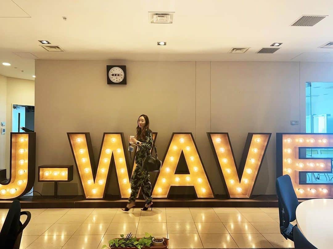 神崎恵のインスタグラム：「・ 今日は「WONT」の収録をしました🎙🍪 ライブやイベントでは、「何か少しでも楽しくなること楽になること、活用できることを」を大切にしているので、 ここまでなんでもない話をすることに少しドキドキしています。 ３日後の水曜日から配信されます Podcast「WONT」❣️  そして、６月２５日、イベント開催が決定しました。 詳細など、明日ご報告します📝  @wont_podcast  @yokomorix  @megumi_kanzaki」