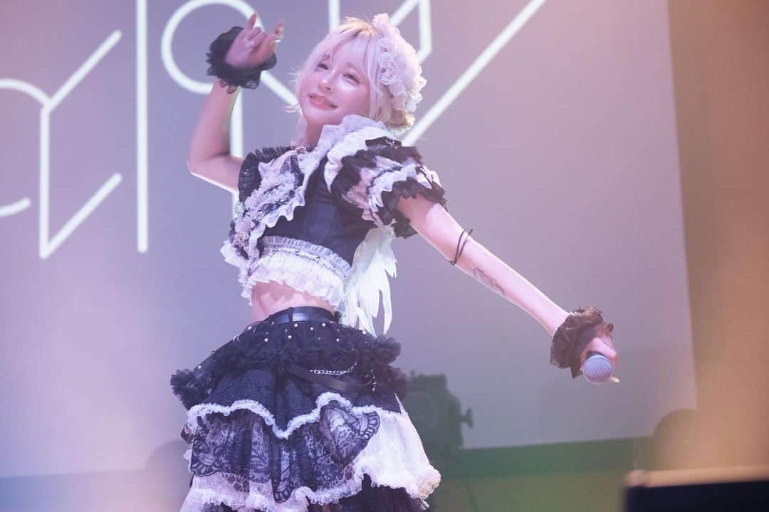 モノクローンのインスタグラム