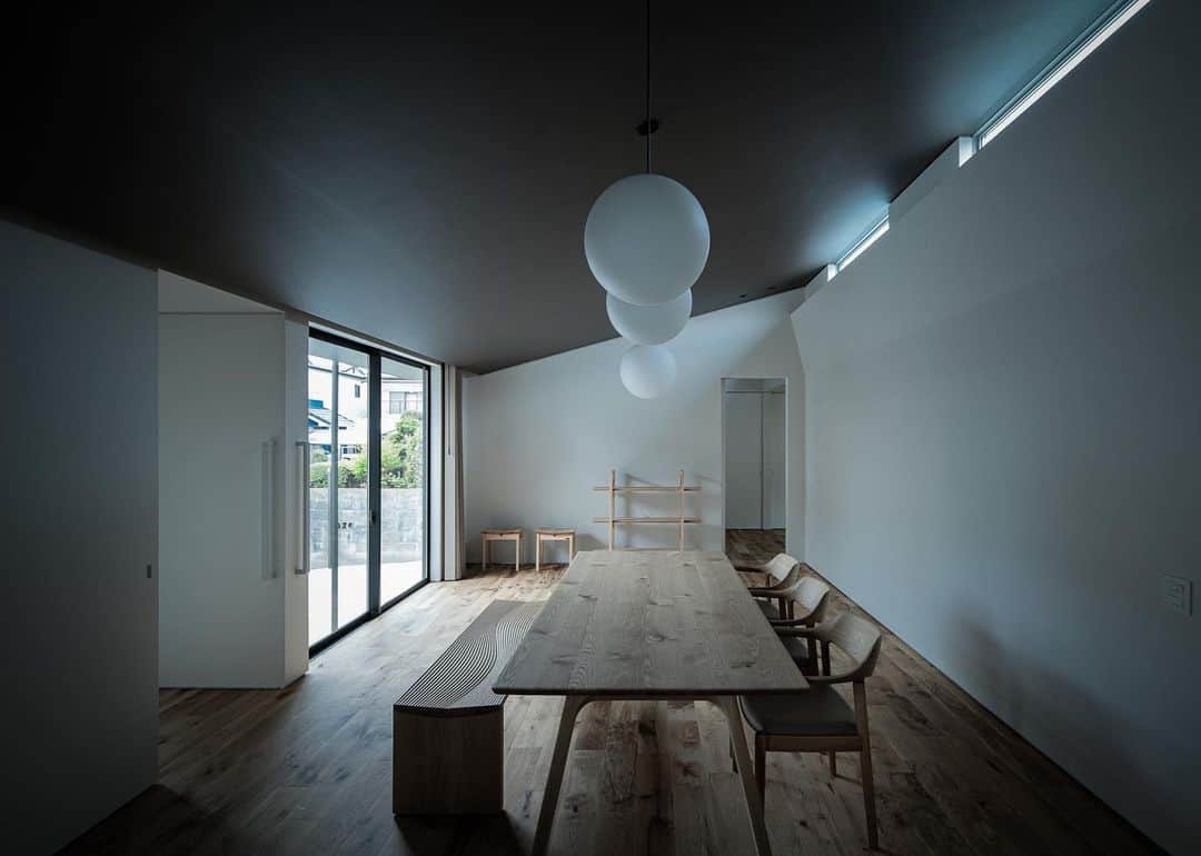 4E.okuwada architects officeのインスタグラム：「[ house in Ikaruga] ｜use：house｜loc：Nara prefecture ｜architect：Takeshi Okuwada ｜photo：Keishiro Yamada」