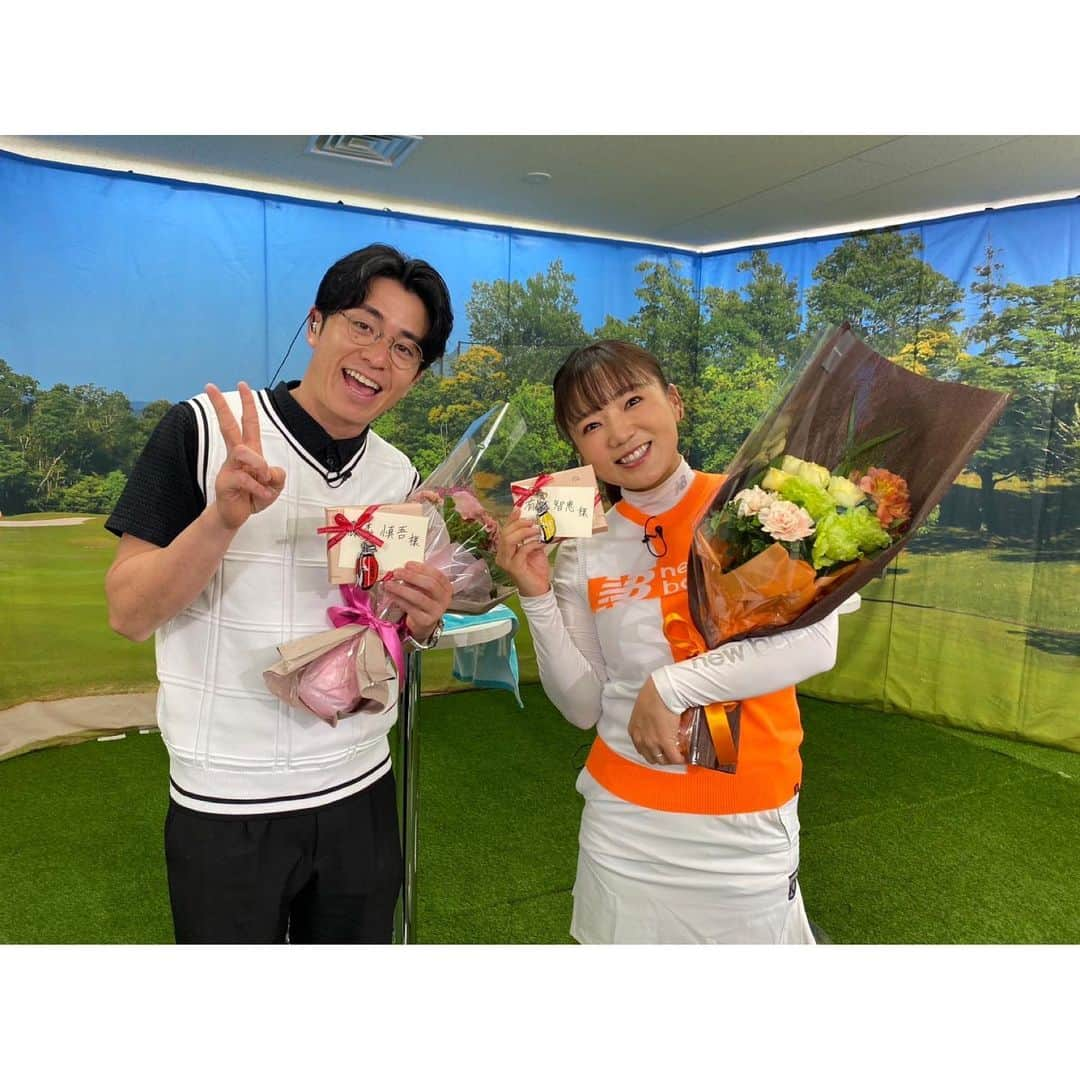 有村智恵のインスタグラム：「#日曜日は女子ゴルフな日 今日が最終回でした！！  ご視聴頂いた皆様、 番組に携わって下さった皆様、 そして取材に協力して頂いた選手の皆様。 本当にありがとうございました🥰🥰  そして共に番組を盛り上げて下さった、藤森さん @fujimori_shingo0317 のおかげでとても楽しくトークさせて頂けました🥺🙇‍♀️ ありがとうございました🙇‍♀️  先週のブリヂストンレディースでも、いつも楽しく観てるよ！とたくさんの方々に声をかけて頂き、本当に嬉しかったです🥰  終わってしまうのが寂しいですが、これからも個人的に女子プロの魅力を伝えていけたらいいなぁと思っています。  皆さん、本当にありがとうございました😊」