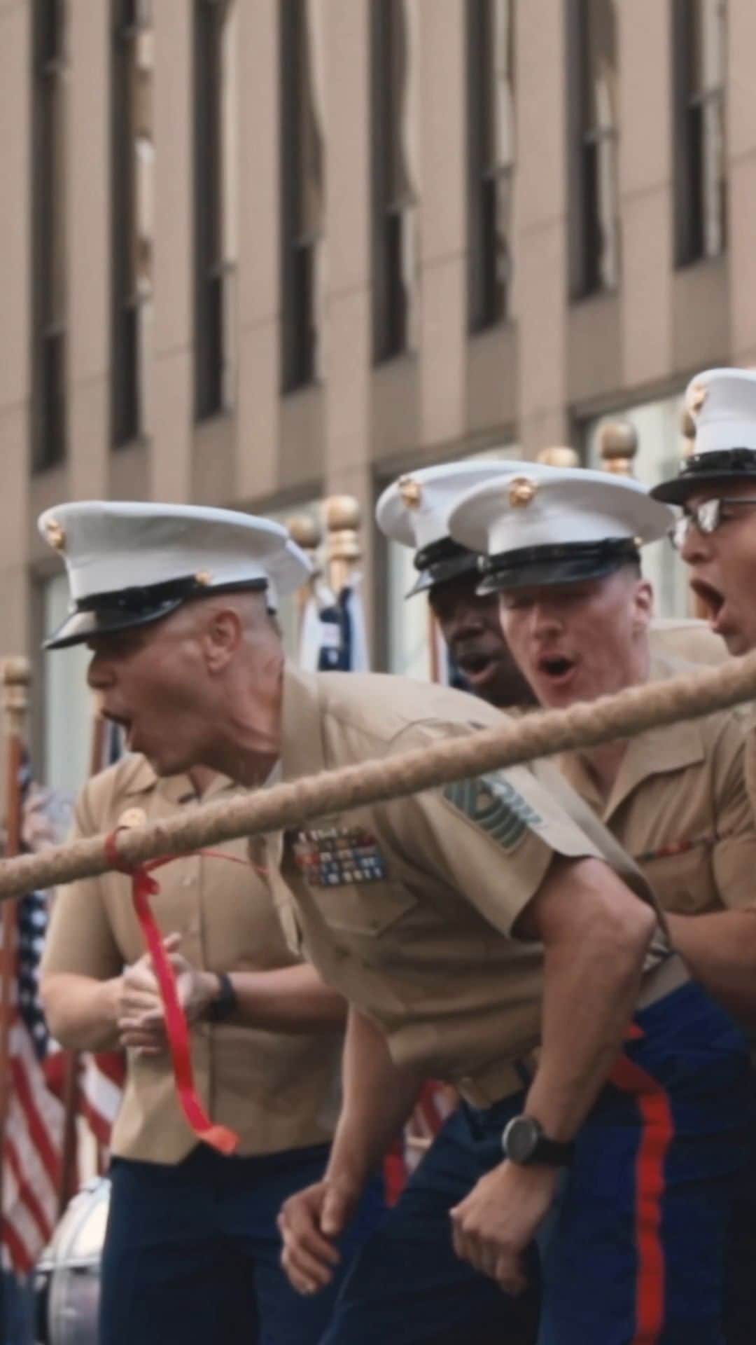 アメリカ海兵隊のインスタグラム：「Fox and Friends  📍 New York, New York (May 27, 2023)   #Marines with Special Purpose Marine Air-Ground Task Force – New York conducts various events, including a tug-of-war against the @usnavy during a live military appreciation segment on @foxandfriends as part of Fleet Week New York 2023.  During #FWNY23 more than 3,000 service members from the Marine Corps, Navy, and Coast Guard and our NATO allies from Great Britain, Italy, and Canada are engaging in special events throughout New York City and the surrounding Tri-State Region, showcasing the latest capabilities of today’s maritime services and connecting with citizens.   📷 (U.S. Marine Corps video by Staff Sergeant John A. Martinez)  #USMC #BlueGreenTeam」