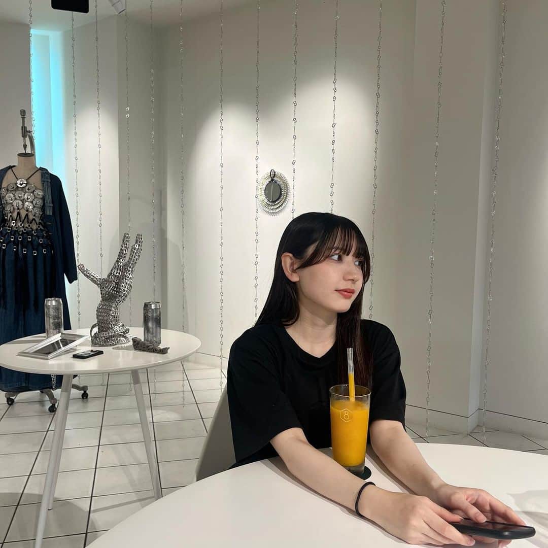 すなずりかりんのインスタグラム：「ノーマルでも盛れた日💕 少し痩せたからフェイスライン出るようになって嬉しい😆」