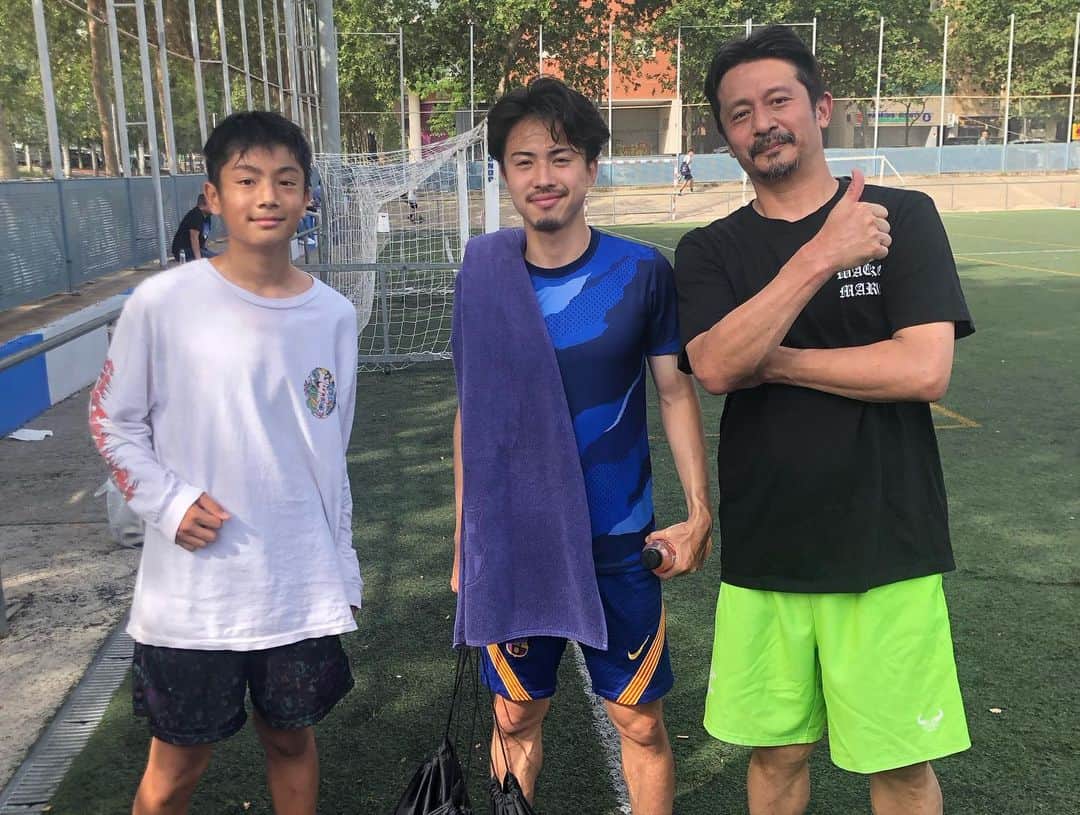 石塚啓次のインスタグラム：「やった〜アベ選手とサッカーできた！ ありがとうございました！ 最高にオモロかったです！ 押忍！  @hiroki.abe_official   #石塚啓次 #YouTube #宵宵祇園  #yoiyoigion  #ブエナビスタデポルテ #buenavistadeporte #バルセロナ」
