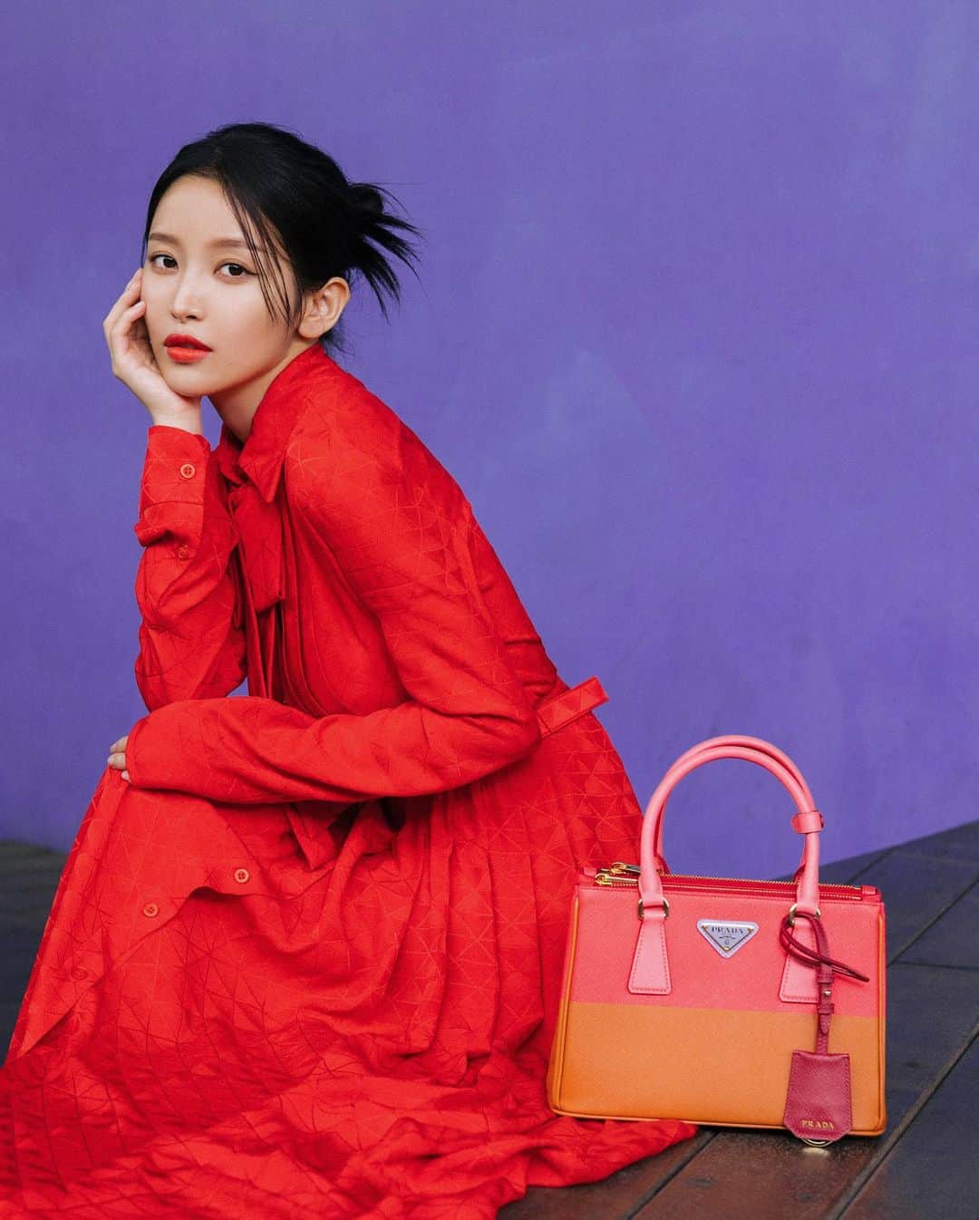 蔡瑞雪（Ruixue Tsai）さんのインスタグラム写真 - (蔡瑞雪（Ruixue Tsai）Instagram)「Our love is red.Find the color of your love with the new #PradaGalleria @prada」5月28日 22時07分 - snowbabyq