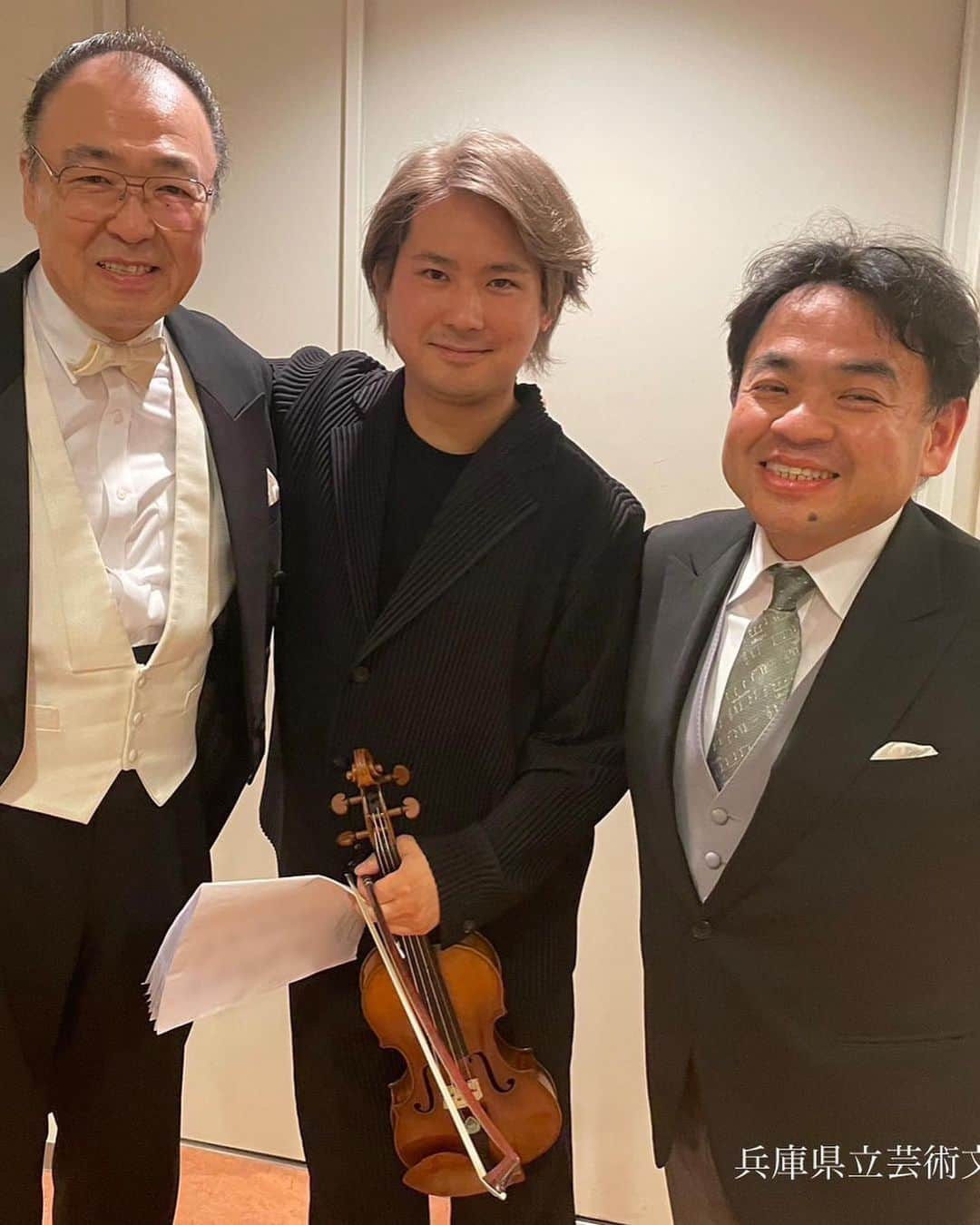 三浦文彰（ヴァイオリニスト）のインスタグラム：「Had a nice Intensive week with @hpac_orchestra ,Maestro Tatsuya Shimono. Also lovely time off stage with friends, @toyoshimann @taaco.bb @kenjianosuganini @konishi_tetsuji  Elgar’s violin concerto 3 days in a row was a great musical journey😌」