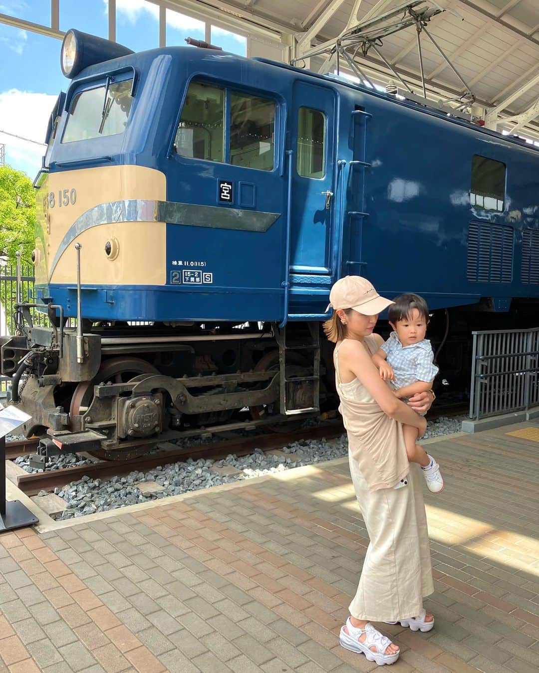 ハミ さんのインスタグラム写真 - (ハミ Instagram)「▽ パパが京都でお仕事だったのでみんなでついて行って観光もして来ました🌼  鉄道博物館がすごかった🚃🚂🚅  長男大興奮だし正直そんな乗り気じゃなかった私（すいません）もめっちゃ楽しめました♪♪  次男ずっと寝てたからもうちょいわかる様になったらまたみんなで行きたいな💛  #鉄道#電車#2歳#男の子#京都観光」5月28日 22時10分 - hami0519