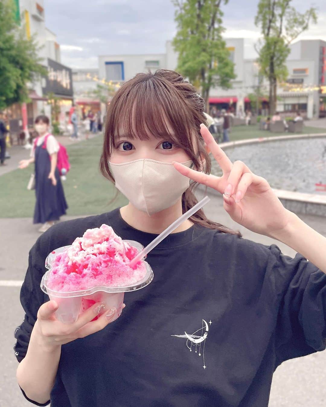 夏目一花さんのインスタグラム写真 - (夏目一花Instagram)「今日は名古屋でライブ！！かき氷食べたよ〜〜🍧♡かき氷は絶対いちご味頼んでしまうし練乳あったらかける！！」5月28日 22時28分 - natsume_me__