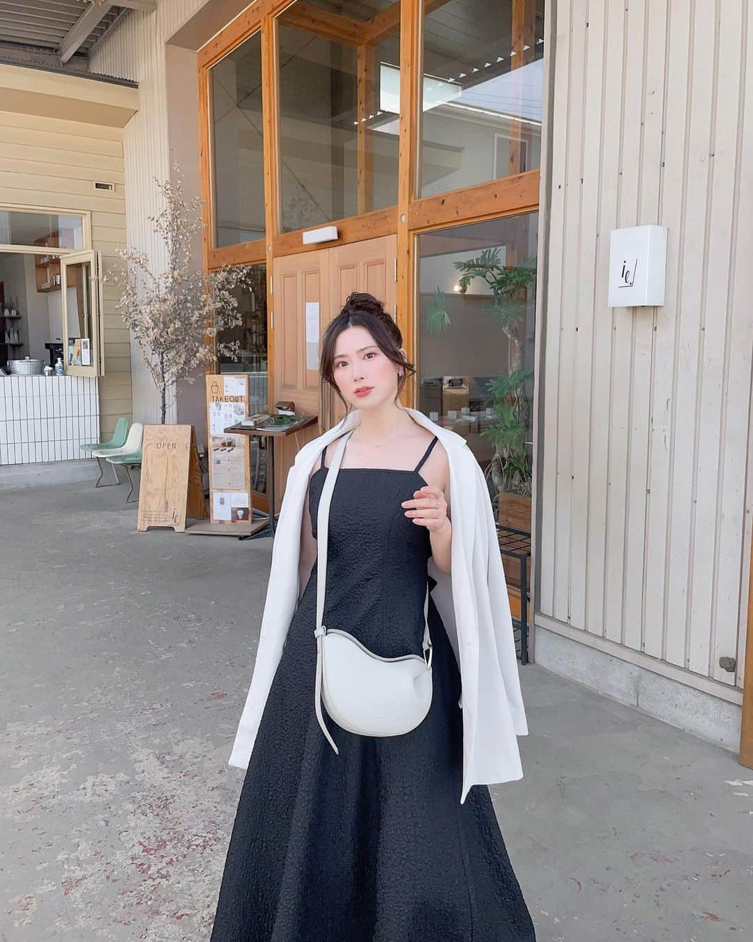 伊藤奈月のインスタグラム：「⁡ 茨城のお洒落レストラン🍽 「 il. ( イルドット ) 」 ⁡ ネモフィラ行った日のランチで 行きました〜🐾🫶🏻 ⁡ 店内はふんだんにカーテンが 使われていて 広々素敵でした！ ⁡ お料理も もちろん美味しかったです😋 ⁡ ⁡ 𝘥𝘳𝘦𝘴𝘴 ｜  @randa_pic  𝘫𝘢𝘤𝘬𝘦𝘵 ｜  @zara  𝘣𝘢𝘨 ｜  @polene_paris  𝘴𝘩𝘰𝘦𝘴 ｜ @nike」