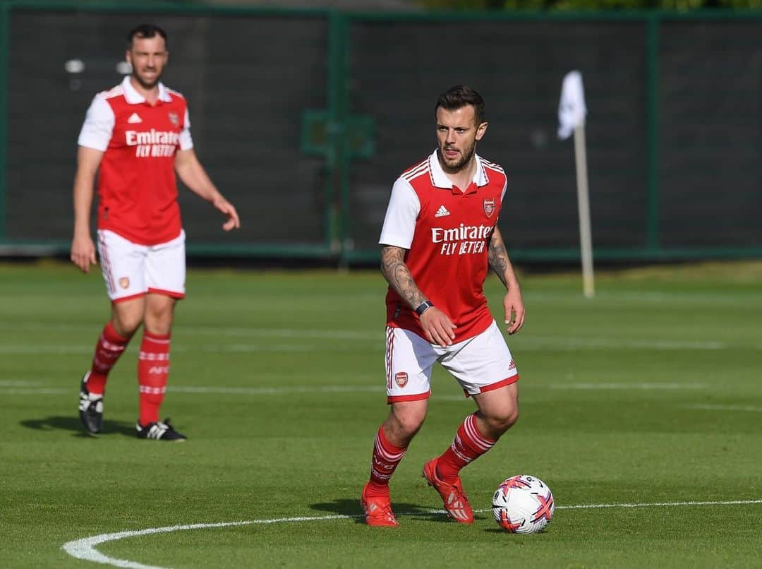 ジャック・ウィルシャーさんのインスタグラム写真 - (ジャック・ウィルシャーInstagram)「Always a pleasure to put this shirt on 🔴⚪️ Staff team on 🔥  Good luck to the lads today what a season we have had ❤️ Proud to be apart of this club ❤️」5月28日 22時35分 - jackwilshere