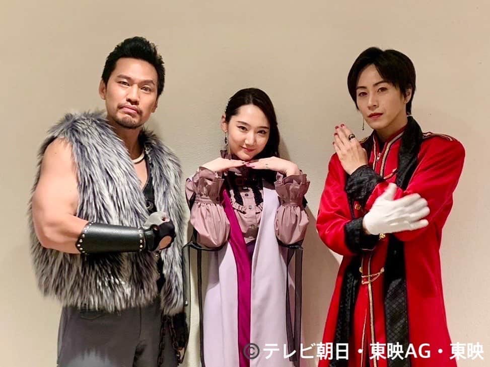 小柳心のインスタグラム：「#ドンブラザーズFLT 最高でした！ ソノシ、ソノゴと出会えて、ソノロクと出会えて本当に幸せでした。 ヴィラン冥利につきます。 いつか私もヒーローに。  ちびっこども！！！ 宿題やらなかったら、俺が名前の欄にソノロクって書いて提出してやるからな！！！ どうだ親切だろう！！！🔴🟣⚪️」