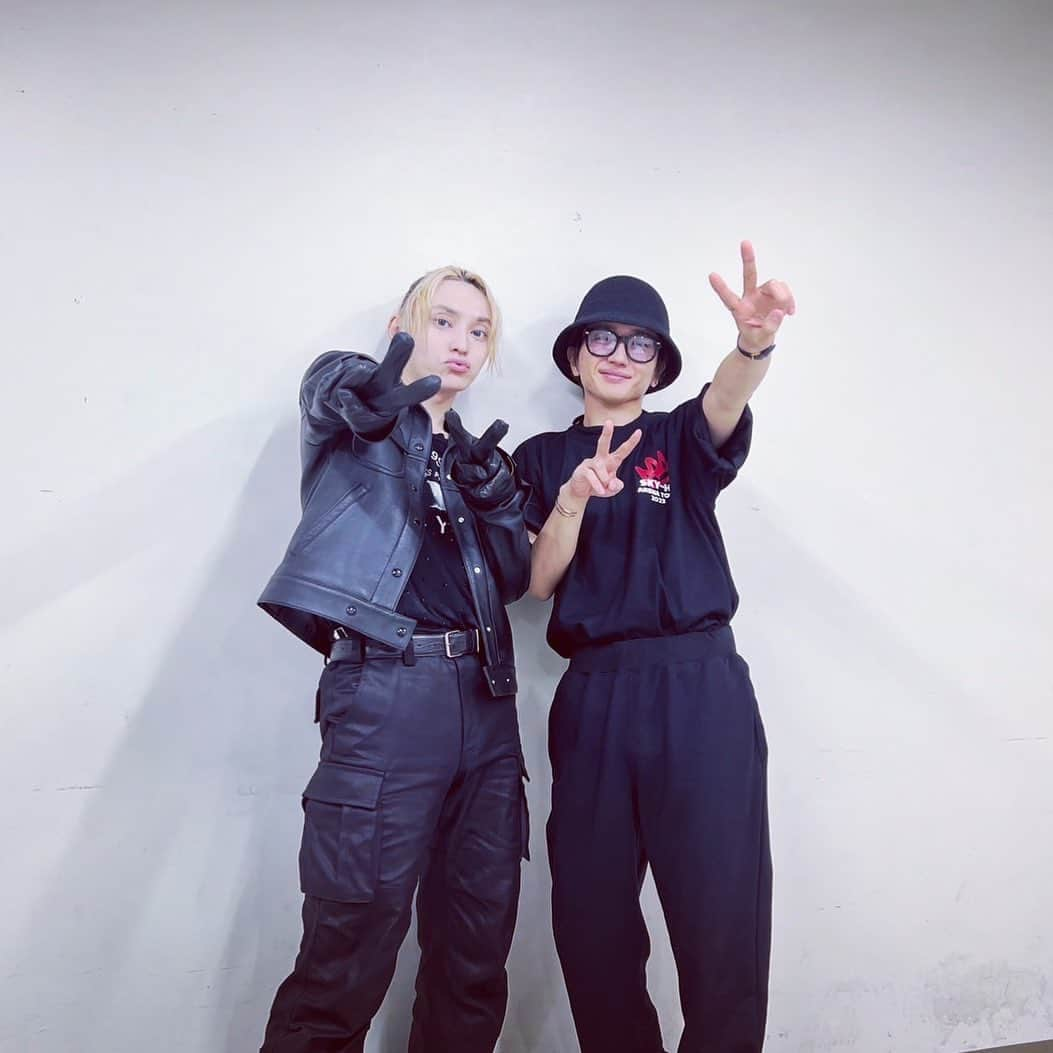 西島隆弘（Nissy）さんのインスタグラム写真 - (西島隆弘（Nissy）Instagram)「@skyhidaka  一旦、お疲れさま！ 残りの公演も楽しんで！ 相変わらず 響く言葉たちをステージから伝えてくれて どうもありがとう。  本当に君は凄いよ。  くれぐれも体調に気を付けて！  #細かいことは #今LINEで伝えてます  #とりあえず #反省会 #頑張って  #当時 #5人くらいしかいなかったクラブに #僕もいた気がします」5月28日 22時37分 - nissy_nissystaff