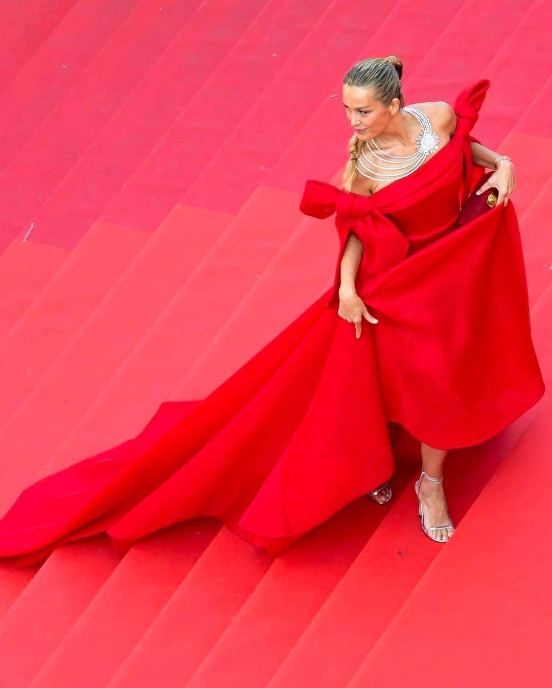 のインスタグラム：「🎥 76th Annual Cannes Film Festival 2023 @festivaldecannes "Palais des Festivals et des Congrès"  💫Sustainability shining bright 💫  @chopard jewelry, fair  @Benchellal sustainable ballgown  @rossoyuki clutch handcrafted by local craftsmen & made of cruelty free fabrics  @piferi #veganshoes   @aeraidpr @joanneblackofficial  Gmail @alexandre_reboul @samira_pikpo」
