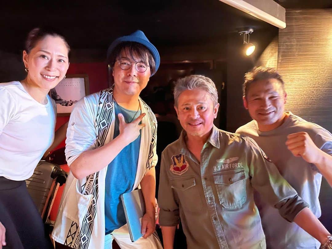 中川真依のインスタグラム：「. 合唱バトルでお世話になった先生たち   @dreamersunionchoir のLIVEへ 行ってきました〜😆🎤🎶🎶🎶  私が聞きたかった曲を 全て聞くことができて 大大大満足😆💘💘  子供たちも一緒に歌ったり 手拍子をしたりとノッリノリで 楽しんでたので連れてって良かった〜👏😆✨  歌声はもちろん 先生たちに会うだけで パワーもらえるのはなぜだろう🥹💘  素敵な時間をありがとうございました❤️❤️❤️  そして会場では、ミノワマンさんや 中村繁之さんにもお会いできました〜😊🎶 #duc #dreamersunionchoir  #合唱バトル」