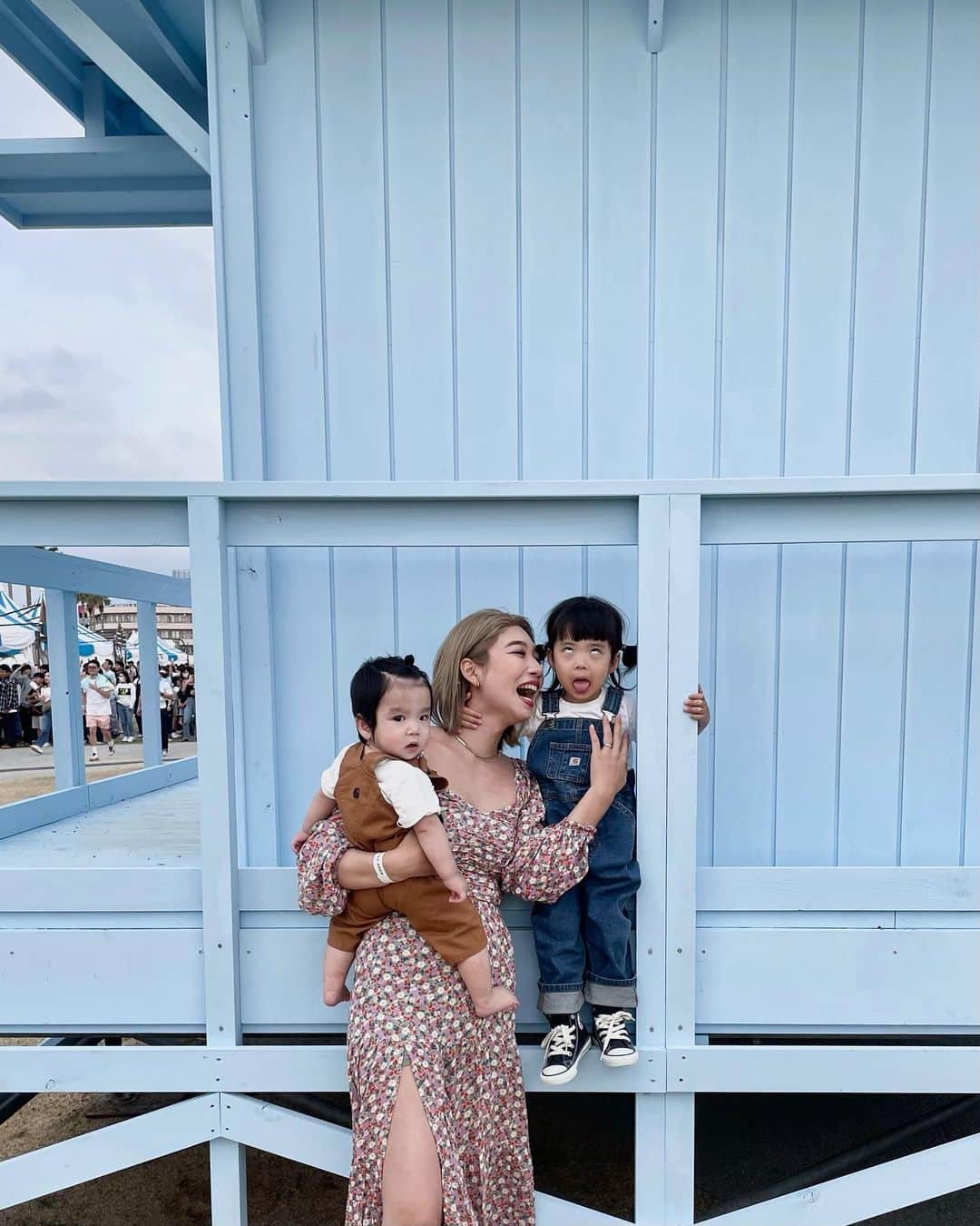 LINKAのインスタグラム：「おちょけな娘と癒しの息子 🩵🤍🩵🤍」