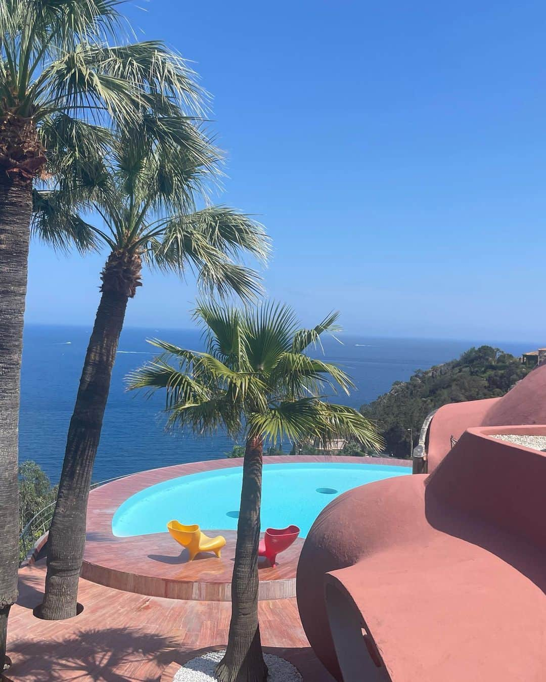 ジェレミー・スコットさんのインスタグラム写真 - (ジェレミー・スコットInstagram)「HOUSE HUNTING IN THE SOUTH OF FRANCE 🌞🫧🌴 #PALAISBULLES MERCI PIERRE 🙏🏽」5月28日 22時55分 - jeremyscott