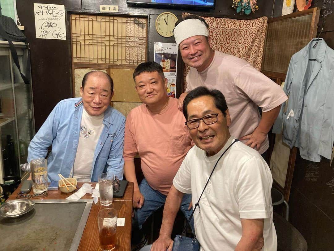 中川貴志さんのインスタグラム写真 - (中川貴志Instagram)「大好きな先輩方がかしみん焼き弍箱へ‼️  元気なボタン師匠、必死にお喋りしてくれる一の助さん、相変わらずのうーやん！ やっぱりオモロイ😆  #裏なんば  #大阪グルメ  #コナモン　#大阪観光スポット  #弍箱　#大阪　#吉本新喜劇　#ソース　#旨い #焼きそば #旅行　#かしみん焼き弐箱  #かしみん焼き  #なんば　#路地裏 #FoodPorn#japan#gourmet#foodie#instafood#instagood#instalike#love#like#picoftheday#osakafood#japanquality」5月28日 23時15分 - takashi__nakagawa