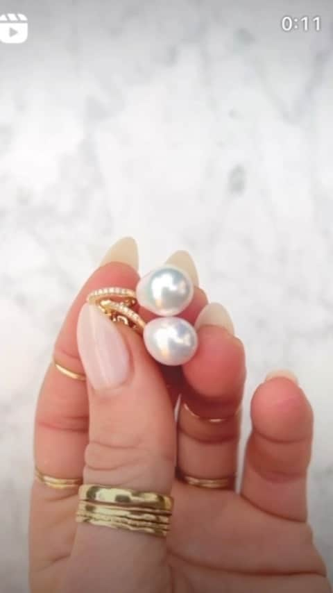 M I Z U K Iのインスタグラム：「Sweet Sunday Repost✨  Graduation Gift Guide by @newtwiststore ✨  Thank you for the beautiful video💛  #newtwist #mizuki #mizukijewels #mizukijewelry #modern #pearl #diamond #seaofbeauty #finejewelry #gift」