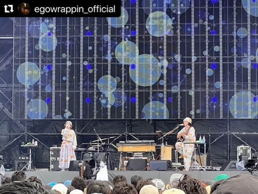 ハナレグミさんのインスタグラム写真 - (ハナレグミInstagram)「. #Repost @egowrappin_official with @use.repost ・・・ 「ハナレグミ fever 中納良恵」2日目 GREENROOM FESTIVALありがとうございました！  2人の重なり合う声、TUCKERさんのリズムマシーンとエレクトーン。 この組み合わせを次いつ見れるかを楽しみにしていてください！  feverした後は東京スカパラダイスオーケストラと久々の共演。久々の「縦書きの雨」  濃密で楽しい2日間でした！ 見て頂いたみなさんありがとうございました！  来週末は頂2023 静岡で会いましょう！  #egowrappin #エゴラッピン　 #中納良恵 #ハナレグミ #tucker さん  #東京スカパラダイスオーケストラ  #スカパラ #縦書き雨  #greenroomfestival  @greenroomfestival   #頂フェス  @itadaki_festival」5月28日 23時16分 - hanaregumi.official