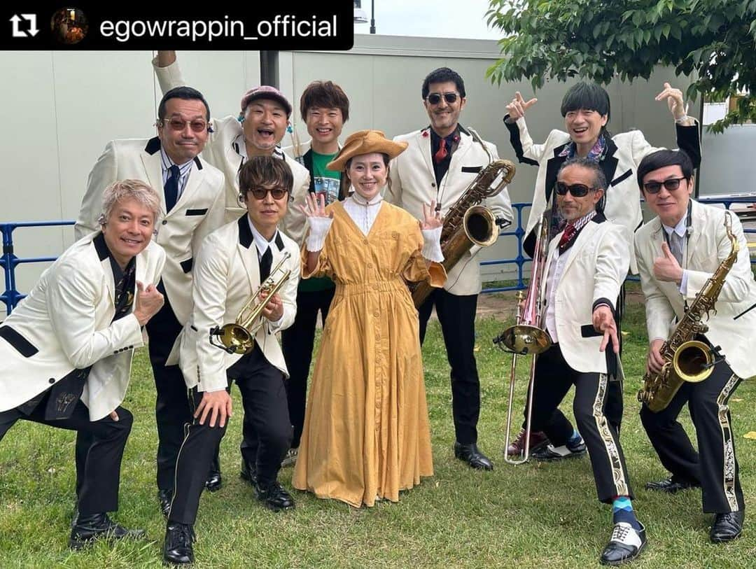 ハナレグミさんのインスタグラム写真 - (ハナレグミInstagram)「. #Repost @egowrappin_official with @use.repost ・・・ 「ハナレグミ fever 中納良恵」2日目 GREENROOM FESTIVALありがとうございました！  2人の重なり合う声、TUCKERさんのリズムマシーンとエレクトーン。 この組み合わせを次いつ見れるかを楽しみにしていてください！  feverした後は東京スカパラダイスオーケストラと久々の共演。久々の「縦書きの雨」  濃密で楽しい2日間でした！ 見て頂いたみなさんありがとうございました！  来週末は頂2023 静岡で会いましょう！  #egowrappin #エゴラッピン　 #中納良恵 #ハナレグミ #tucker さん  #東京スカパラダイスオーケストラ  #スカパラ #縦書き雨  #greenroomfestival  @greenroomfestival   #頂フェス  @itadaki_festival」5月28日 23時16分 - hanaregumi.official