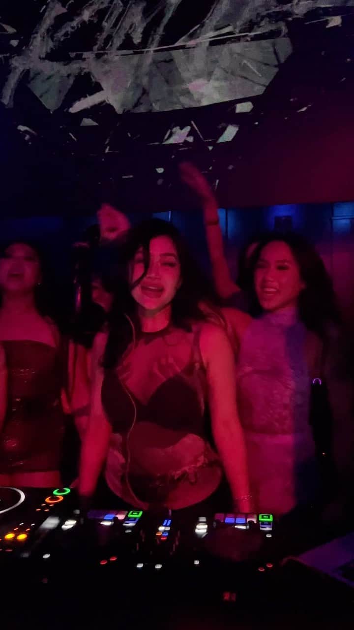 キム・リーのインスタグラム：「Des Moines!! Got litty 🔥😍🔥😍🔥」