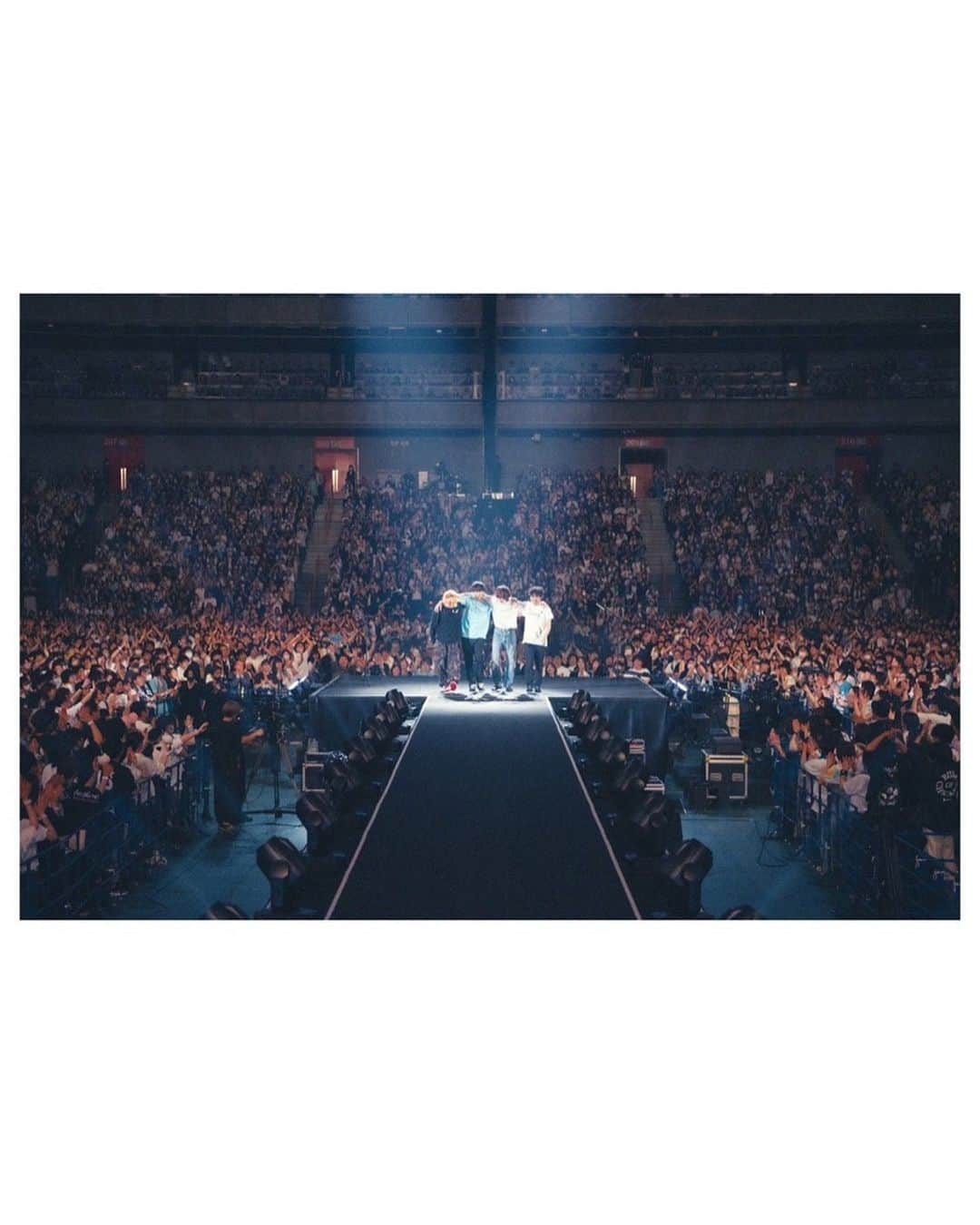 直井由文のインスタグラム：「be there TOUR埼玉公演2日目ありがとうございました。 楽しかったです！ #bethere  Photo by @yoshiharuota  #bethere」