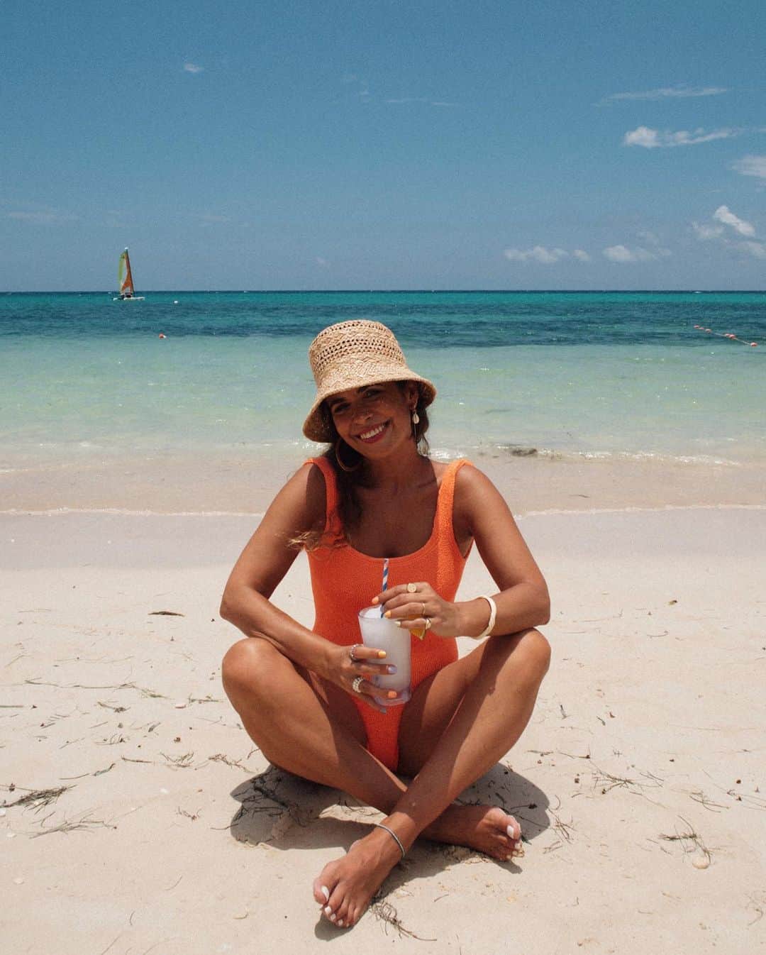 Collage Vintageのインスタグラム：「Frozen lemonade 🍊 #collageontheroad #caribbeantravel #beautifuldestinations」