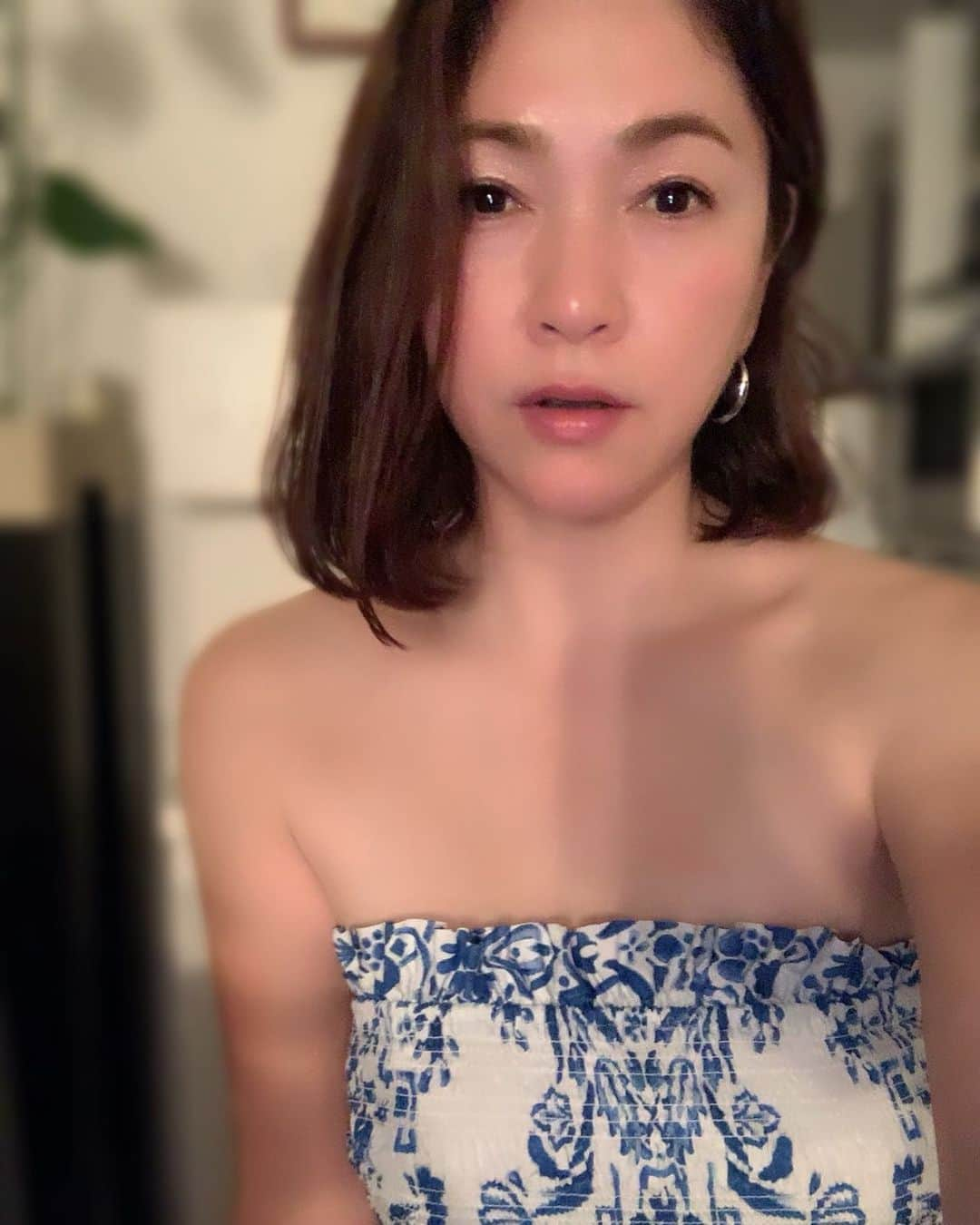 田中悦子さんのインスタグラム写真 - (田中悦子Instagram)「２時間LIVE終わり、 🍷も相当でした笑 さて、明日からファイティン👍 参加してくれた会員様💕 ありがとうございました❤️ また来週😘😘」5月28日 23時34分 - etsuko.reborn25