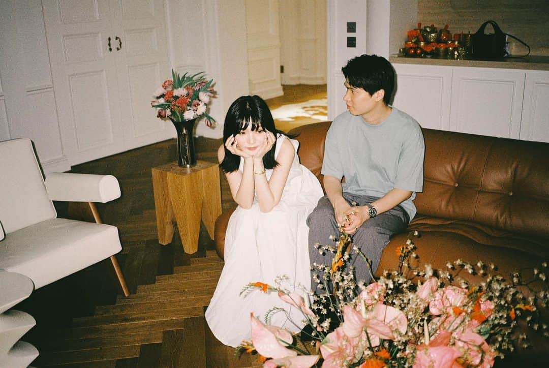 徐琁さんのインスタグラム写真 - (徐琁Instagram)「結婚後終於順利搬進我們兩個的新家啦 每天起床都好開心💕🫶🏻🤤  #coshome🪑」5月28日 23時35分 - cos55555