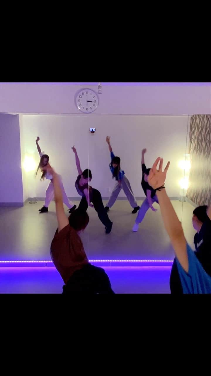 Asuka Fujimoriのインスタグラム：「𝘈𝘯𝘰𝘵𝘩𝘦𝘳💔🔓 / 𝘔𝘶𝘯𝘪𝘓𝘰𝘯𝘨 ・・・  🪽❤︎❤︎❤︎❤︎ @happy.nana7  @miyabinpi  @syu_ri2009  @yui720_   #another#munilong  #choreography」
