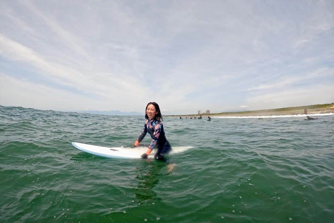 金子藍さんのインスタグラム写真 - (金子藍Instagram)「日帰りsurftripに出かけませんか？の声に集まってくれた 女の子と湘南へ  @ok_kaorico  @irhacim  @naao.70oo   サーフィンという趣味があるからこそ出会えた方達 そんな私を含めた4名での旅は、大きい波をみんなで乗り越えたり、助けあい、挑戦し、喜びを分かち合うことで絆はどんどん深まり  帰り道は行きよりもっと深い話しができるように✨  とても心に残る日に  サーフィンって幾つになっても、いろんな人に出会えるのが本当に楽しい🏄‍♀️  #サーフィン #surftrip #湘南 #ailasurfbords #海」5月28日 23時44分 - aikaneko_surf