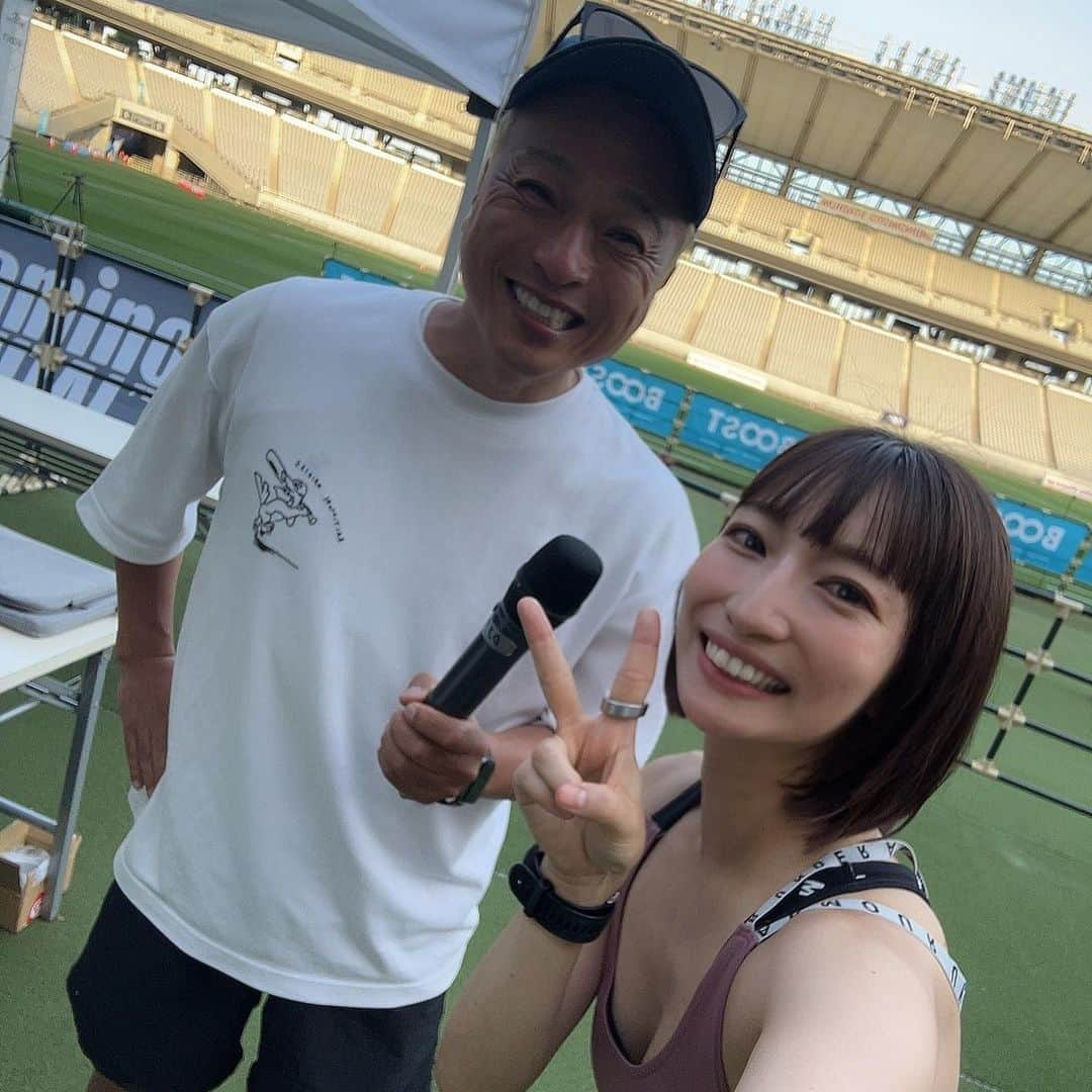 ぱつこさんのインスタグラム写真 - (ぱつこInstagram)「改めまして、BOOSTランニングフェスタin味の素スタジアムにお越しくださったみなさまお疲れ様でした！！！！✨  とても暑い中でのアツイ大会でしたね🥹🔥  素敵な笑顔で走っている方 苦しそうでも一生懸命に走る方 キッズの伴奏で走るパパママ  いろんな表情が見えました🥰  でもどの参加者も その先に見える仲間に手を振ってバトンリレーをしようとする時がとても素敵な表情で、グッとくるものがありました🥹❤️‍🔥  だから応援ってすき！！！！  ゲストは こわださん @liberty_runing  鳥光さん @takenori_official  DJケチャップさん @ketchup_dj   こわださんはハーフもフルも両方出場していて一日中爆走してたwリバランチームの皆さんとっても速くて強くて、2チームとも入賞してた👏  鳥光さんは怪我防止のストレッチやレース中の声かけに励まされました🥹人が応援してくれてるとなんか頑張っちゃうよね！笑  ケチャップさんはみんなの心も体も盛り上がれる音楽とエールをくれました🎶レースの盛り上がりやその時の場面によって音楽をどんどん変えていっていて、ノリノリでみんなもノリノリで走れたに違いないっ！  素敵なレースの応援ができて幸せでした🥰🥰  #boostランニングフェスタ」5月28日 23時47分 - 825patsuco