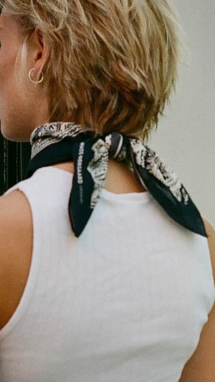 マッツノーガードのインスタグラム：「At Mads Nørgaard Copenhagen we believe that accessories changes the tone of the outfit. Do you agree? Find your favorites on madsnorgaard.com 🤍」