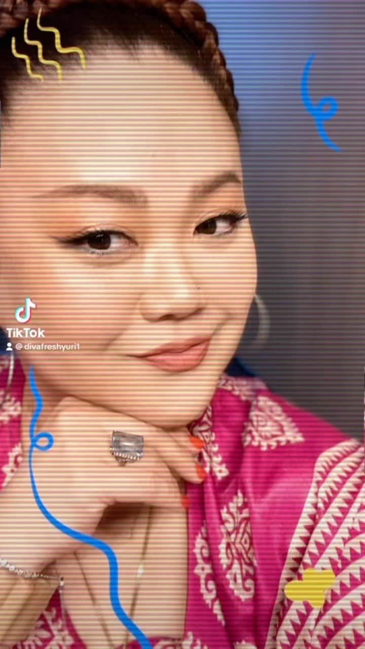 YURIのインスタグラム：「ARIGATO💕 #memories #記録 #記憶  #YURI #유리 #가수 #일본 #singer #songwriter #japan #artist #flutist」