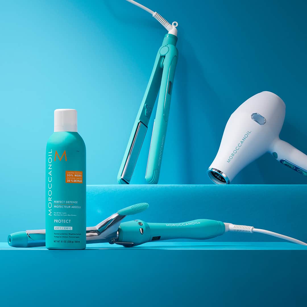 Moroccanoilさんのインスタグラム写真 - (MoroccanoilInstagram)「You can take the heat. If you’re using Perfect Defense Jumbo, your hair is protected up to 450 degrees F!  Bonus: It works on wet OR dry hair, so you can use it with all your favorite styling tools. 💙」5月29日 0時00分 - moroccanoil