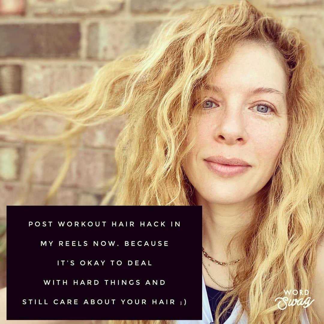 レイチェル・レフィブレのインスタグラム：「😜 #curlygirls #curlyhair #frizz #postworkout #workouthair #hairtips #hairhacks #letyourfrizzflagfly」