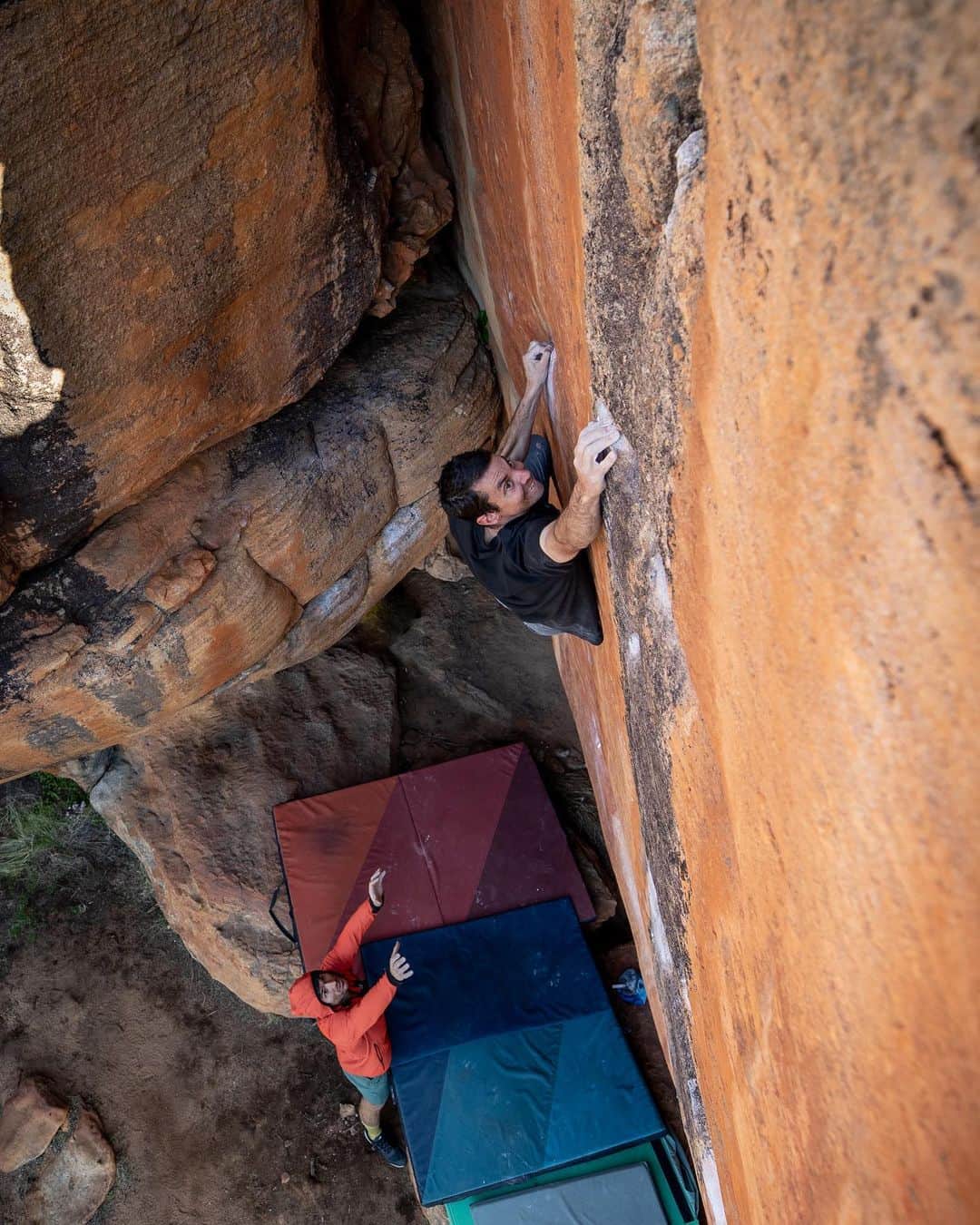 ポール・ロビンソンのインスタグラム：「2 weeks. 🫠🫠🫠🫠 #bouldering」