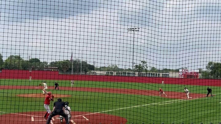 ビル・ゴールドバーグのインスタグラム：「Say hello to the 5A Region 4 semifinal champs!!! These boys played their butts off to beat a great team, Corpus Christi Ray….. We could not be more proud of all the boys and the coaching staff #whosnext spear #ksat  HELL OF A GAME BY goldberg21_99 👏👏👏👏🙏🙏🙏😤😤😤#boernechampion #uilbaseballplayoffs #baseball #highschool @hiphipjose5 @baseballuga #letsgo #2024 @twelvebaseball #ontothenext #texashighschoolbaseball #prouddad #proudparents #catcher #football #linebacker」