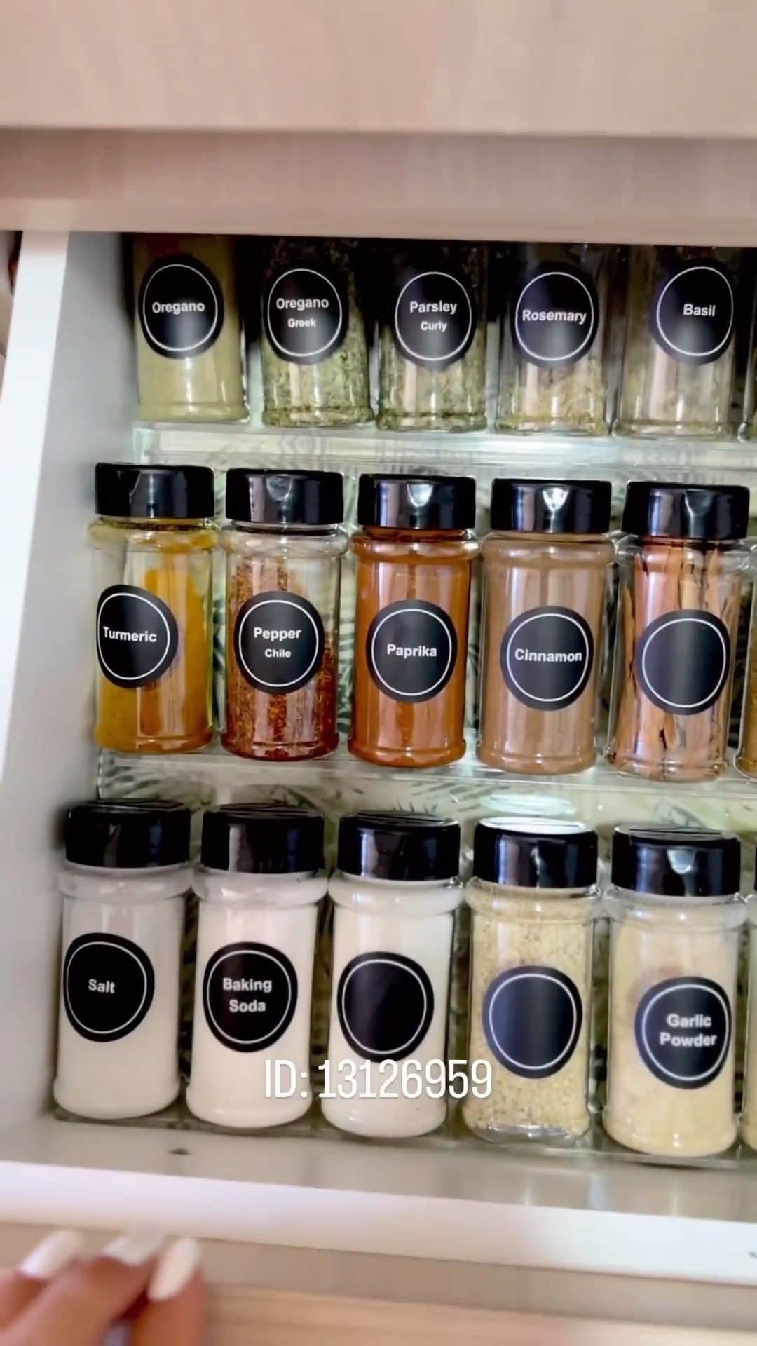 SHEINのインスタグラム：「That spice drawer before-and-after! 🧂🌶️🤯 Which kitchen storage solutions would turn you into a well-seasoned chef? 👇 @ruizdann  🔎13127222 13126959 12883606   #SHEIN #SHEINforAll #SHEINstyle #fashion #chic #saveinstyle」