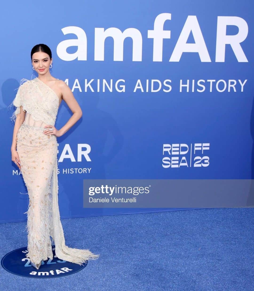 ラライン・シャーのインスタグラム：「The cure starts with love 💙#AIDSresearch #amfargala2023 #cannes」